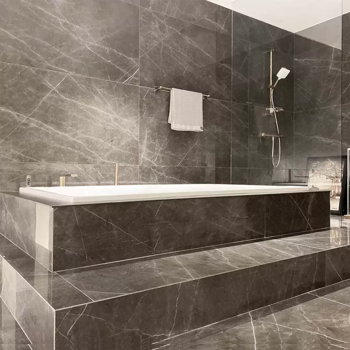 Kohler Struktura 1.5公尺崁入式壓克力浴缸 限配偏遠地區(第一區)