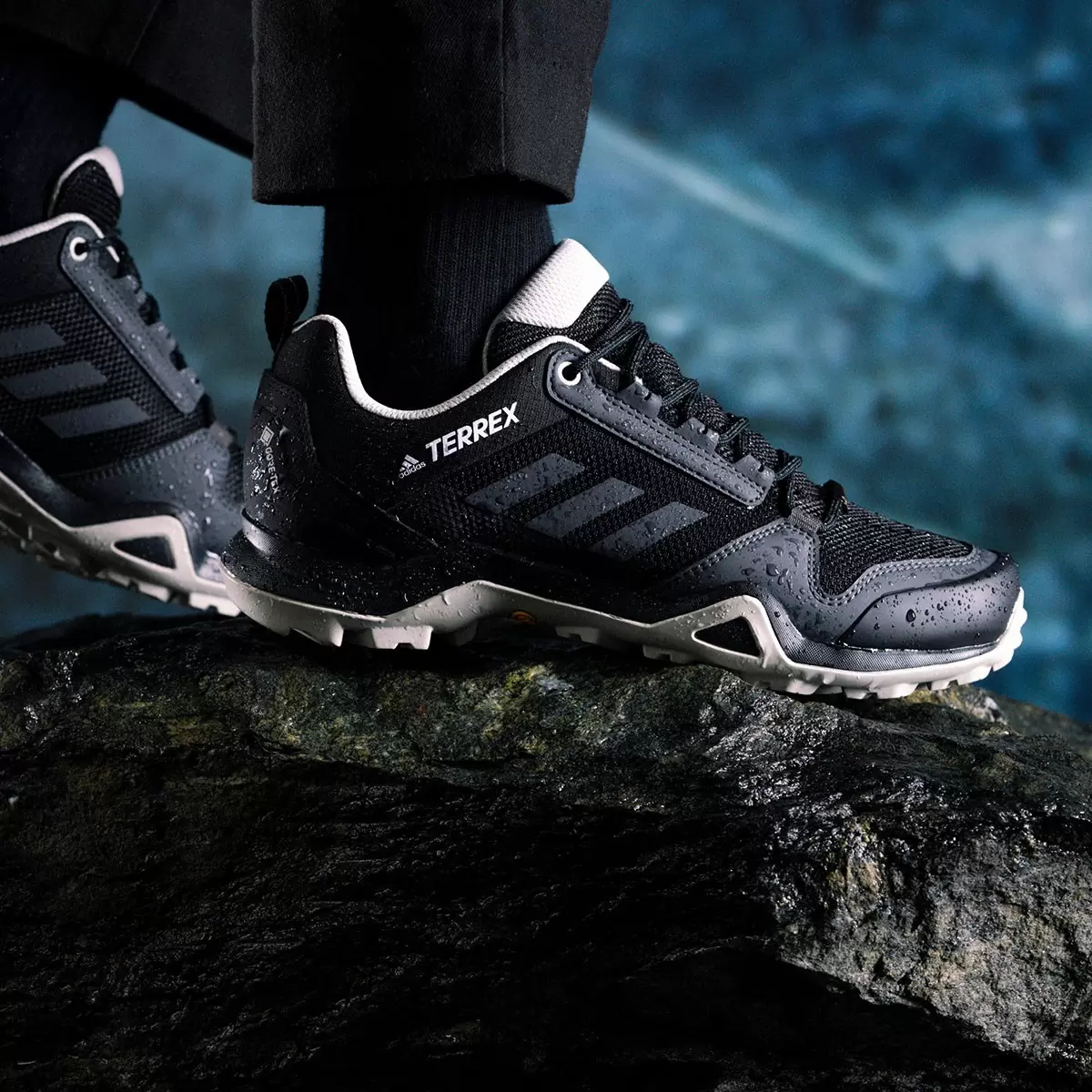 Adidas 女 Terrex 登山鞋 黑 US 9