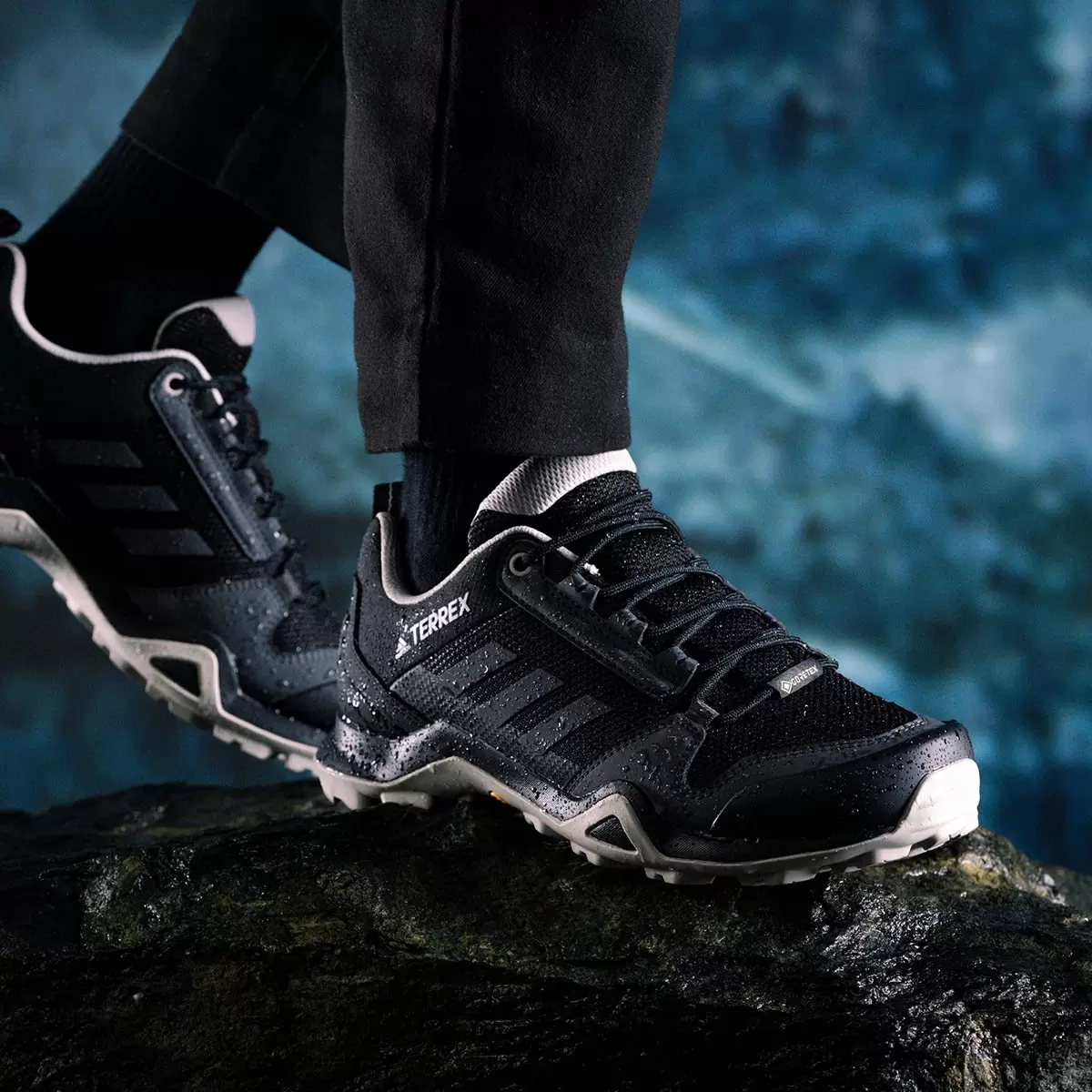 Adidas 女 Terrex 登山鞋 黑 US 9
