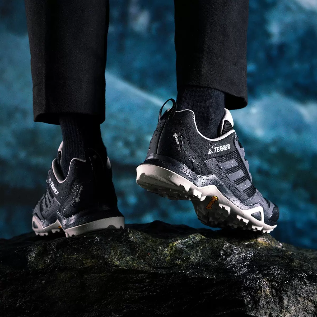 Adidas 女 Terrex 登山鞋 黑 US 9