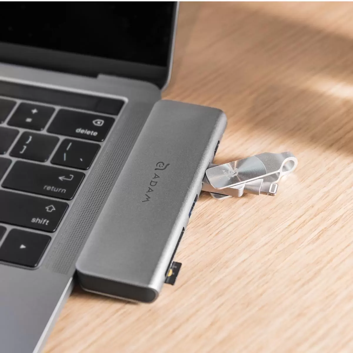 ADAM elements 5合1多功能集線器 CASA Hub 5E