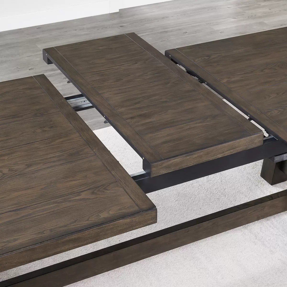 Bayside Furnishings 可延伸式餐桌 CSCDT-2E