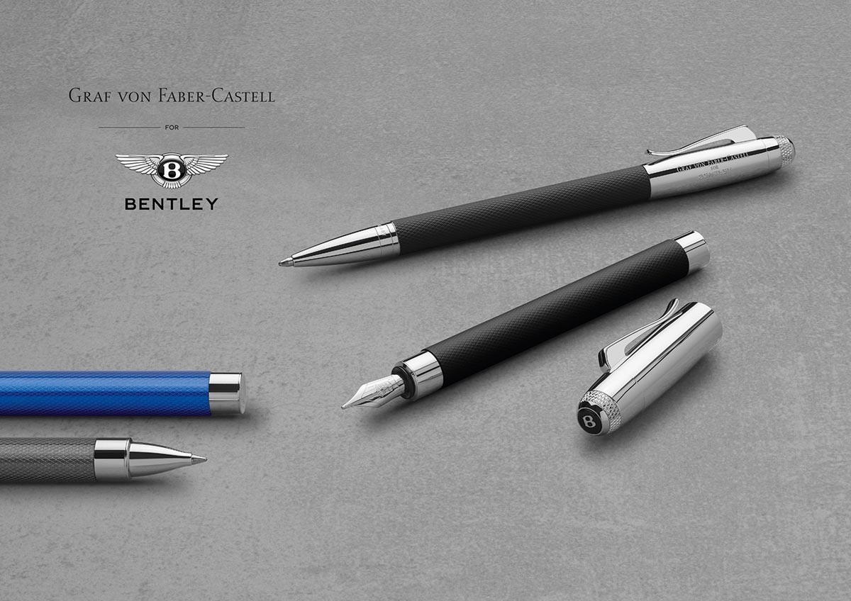 Bentley 賓利Graf von伯爵聯名系列原子筆，金屬筆桿上包覆精緻烤漆，筆身以精心製作的連環鑽石型圖案裝飾。高亮光澤的鍍鉻金屬部件，引人注目。