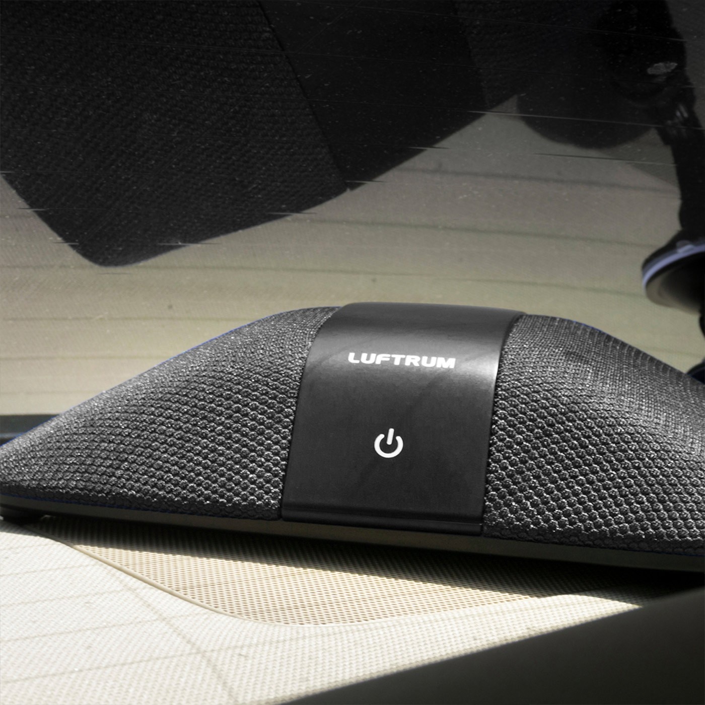 LUFTRUM瑞際可攜式車用空氣清淨機C401A-時尚灰，一機多用，可於車內、辦公室、小會議室、個人書桌、嬰兒房等小型空間使用。