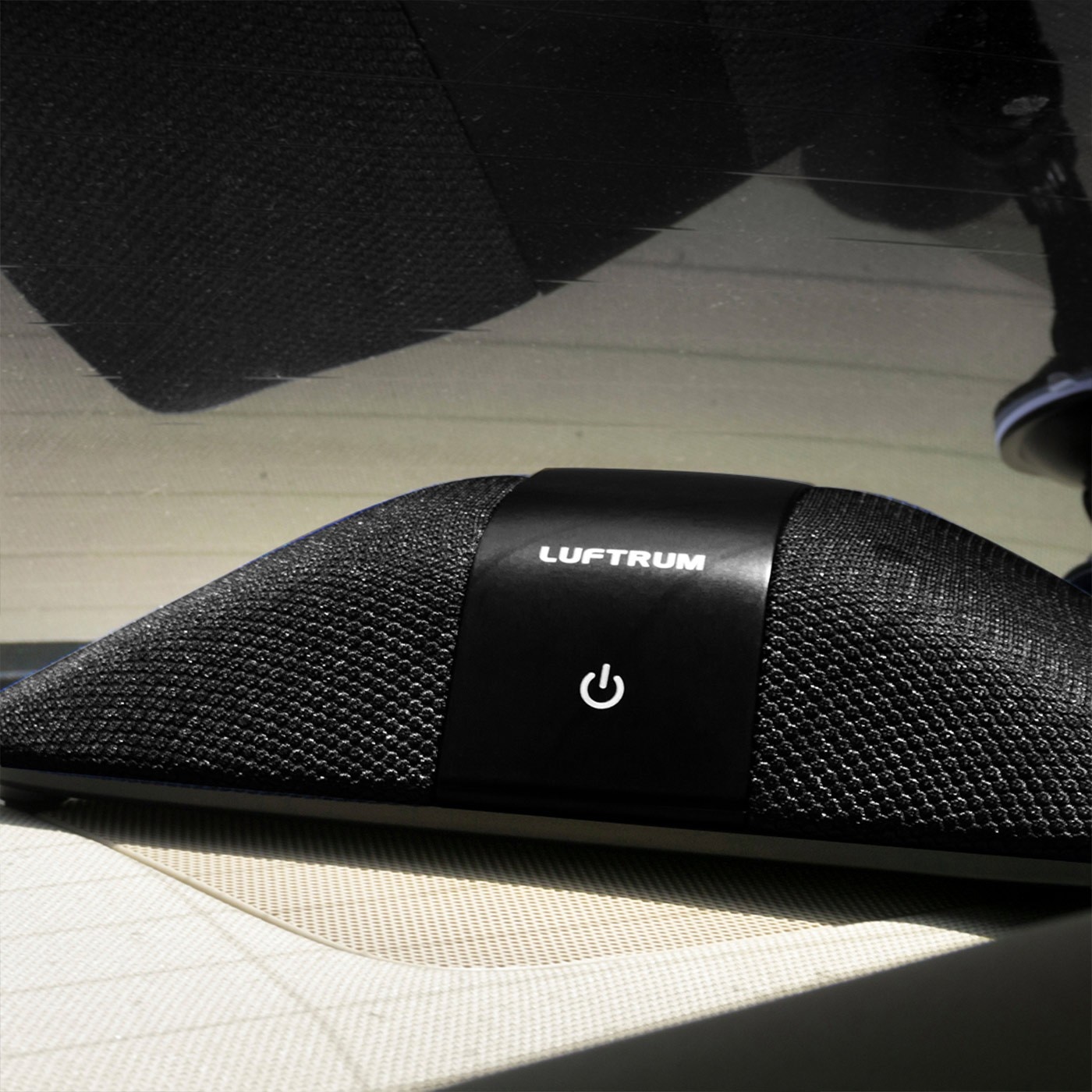 LUFTRUM瑞際可攜式車用空氣清淨機C401A附濾網，一機多用，可於車內、辦公室、小會議室、個人書桌、嬰兒房等小型空間使用。