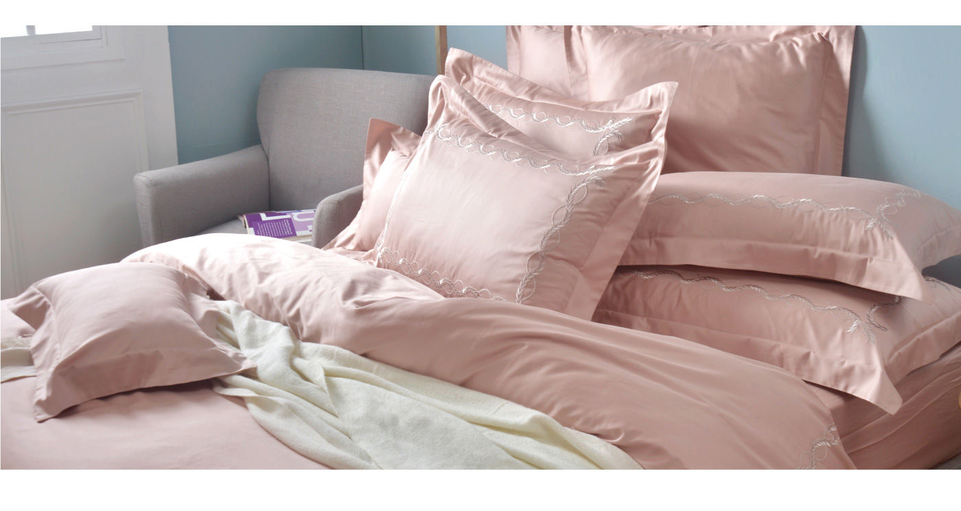 La Belle 雙人加大300織純棉刺繡被套床包4件組 藤蔓款 蘿莉粉