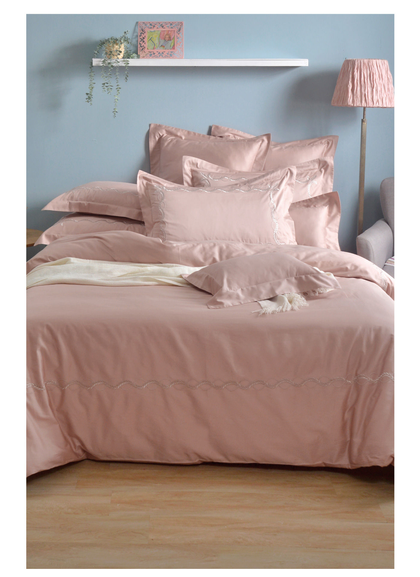 La Belle 雙人加大300織純棉刺繡被套床包4件組 藤蔓款 蘿莉粉