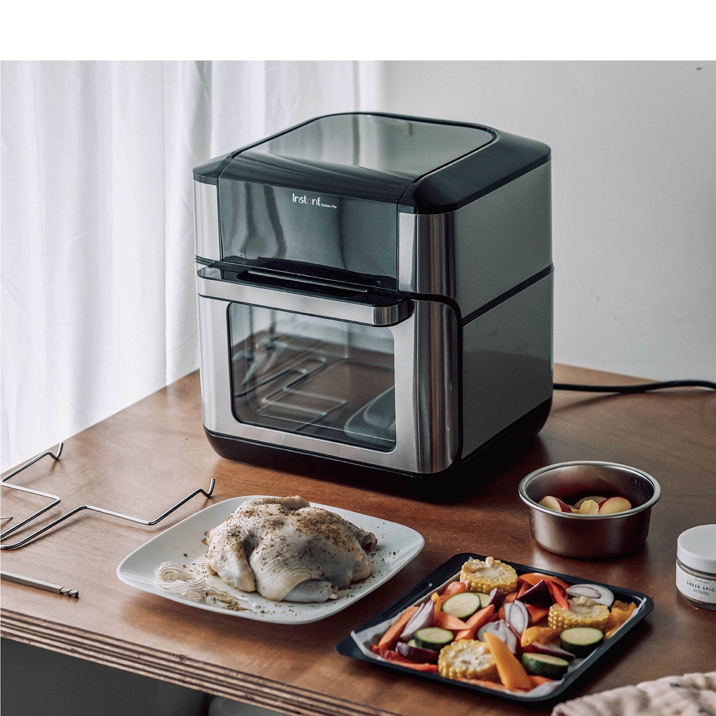 Instant Vortex Pro 9.5公升氣炸烤箱,烘焙,烤吐司模式,讓使用者可以除了料理正餐,也能烘烤麵包,貝果等午茶點心.Quick Cooking快速預熱搭配不同料理方式,可以快速完成預熱,溫度範圍32°C至205°C