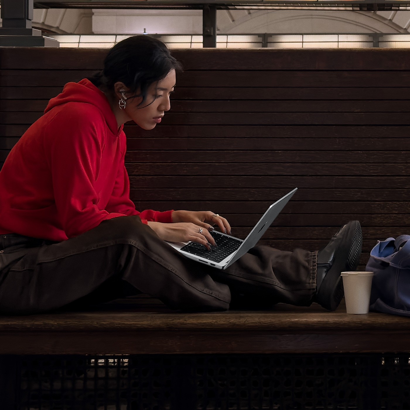 Apple MacBook Pro 14吋 銀色。