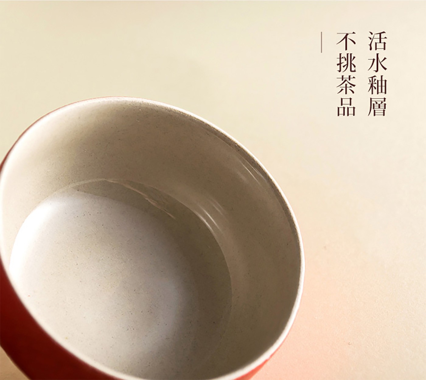 陸寶 喜從天降隨手泡 5件組 富貴紅，獨立茶海，一小一大兩杯可層叠收納入茶海中，胡桃木把手，隔熱防燙，握感舒適，搭配便攜袋，LOHAS綁帶，出行安全。