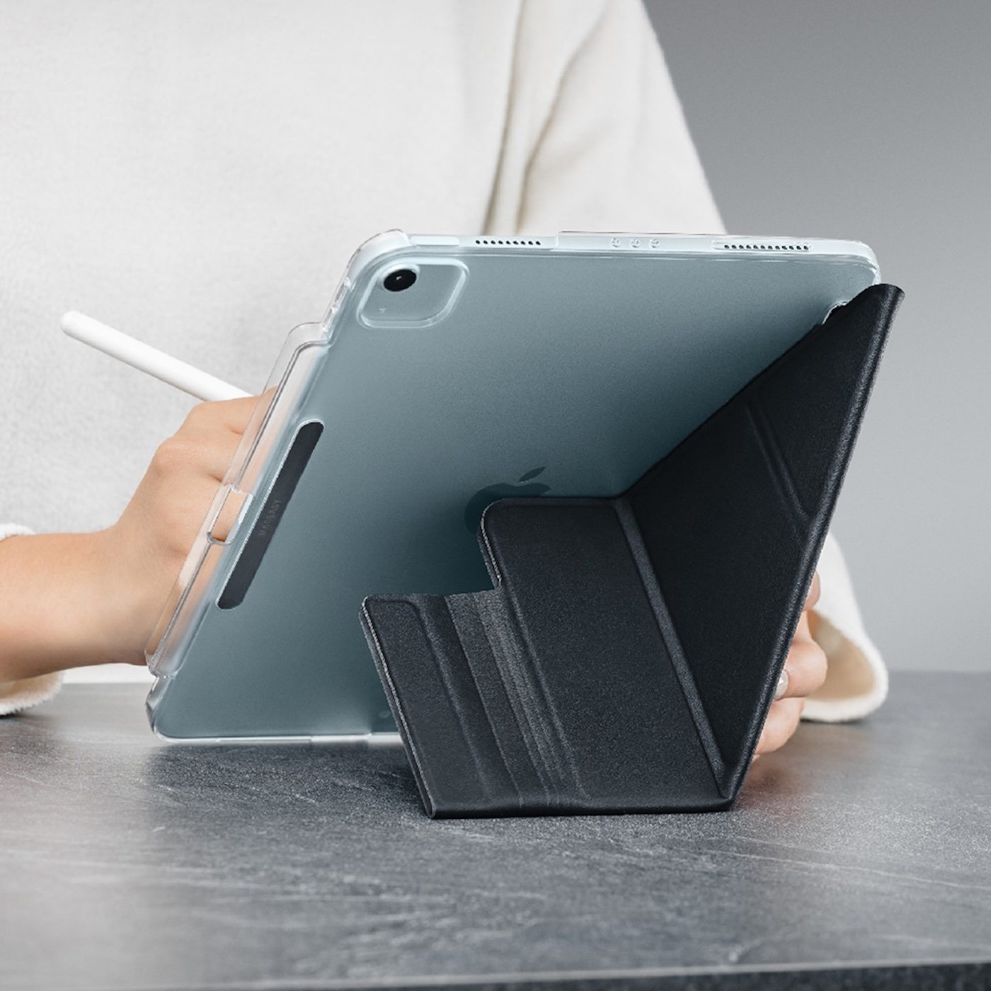 MAGEASY Facet 全方位支架透明背蓋保護套 (筆槽款) 適用 2024 iPad Pro 13吋