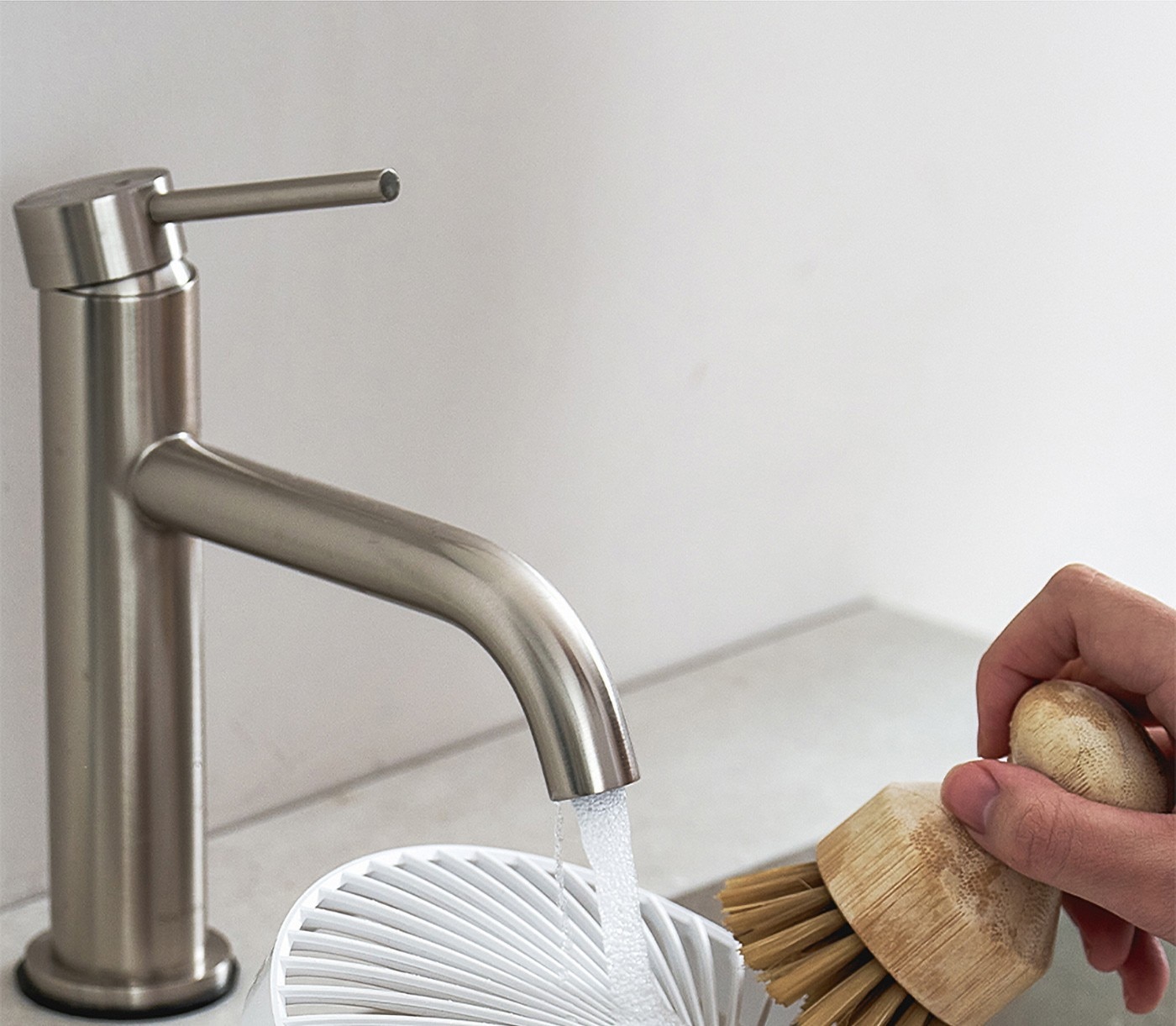 抓住安全網的兩側,