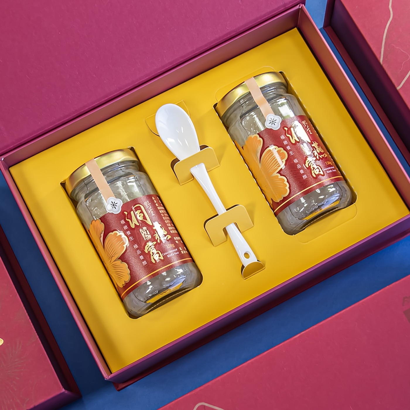 余仁生洞燕窩禮盒組 150公克 X 2瓶 (含瓷湯匙) 野生燕窩蛋香濃郁，燕條粗大厚實，口感Q彈脆