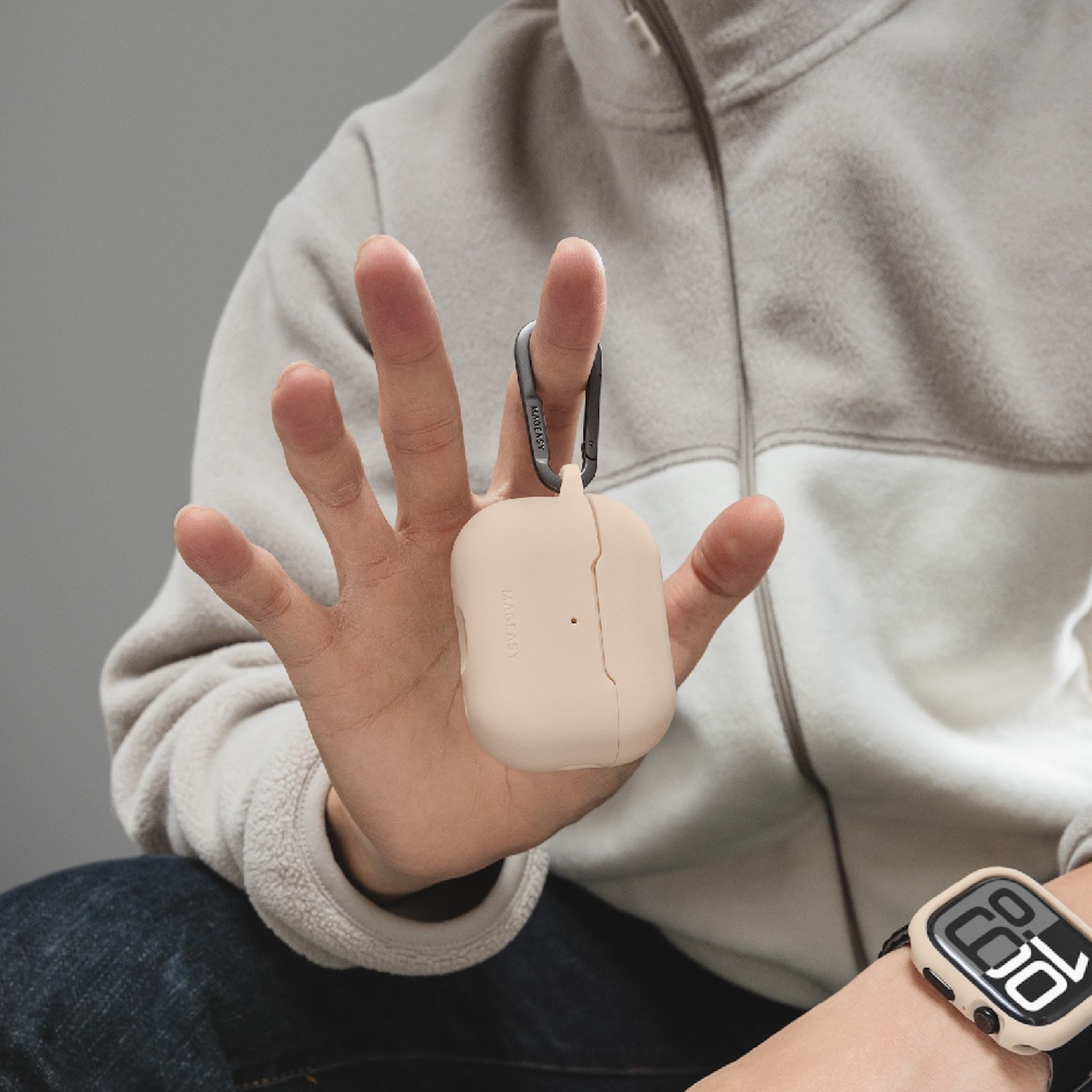 MAGEASY Skin 耳機保護殼 AirPods Pro 1&2。1. 親膚塗層，觸感細緻滑順