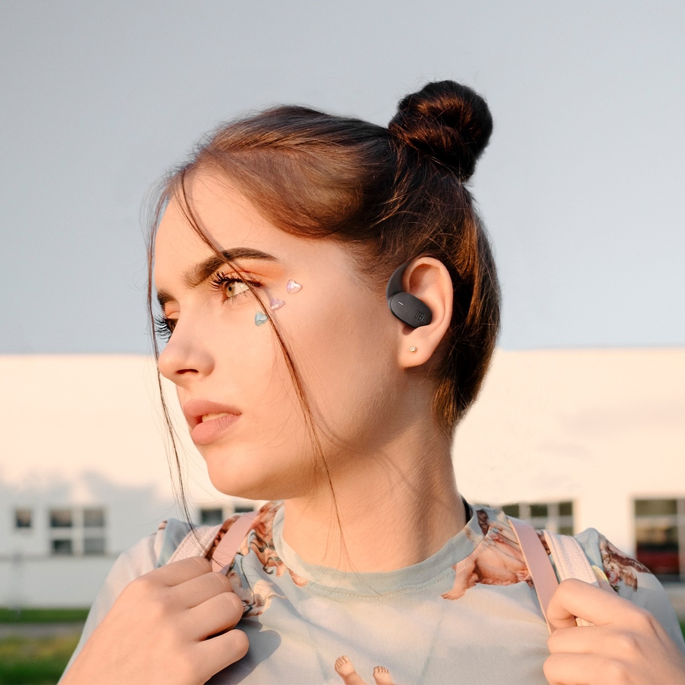 JBL Sense Lite 開放式藍牙耳機 定向音場設計: 精準貼合設計，有效防止聲音外漏，守護音樂隱私。