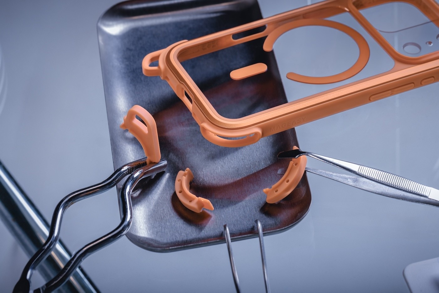 MAGEASY Odyssey Strap M 超軍規防摔掛繩手機殼 iPhone 17 系列 + 鏡頭保護貼Lenz 鈦合金 + Vetro 9H 鋼化玻璃保護膜