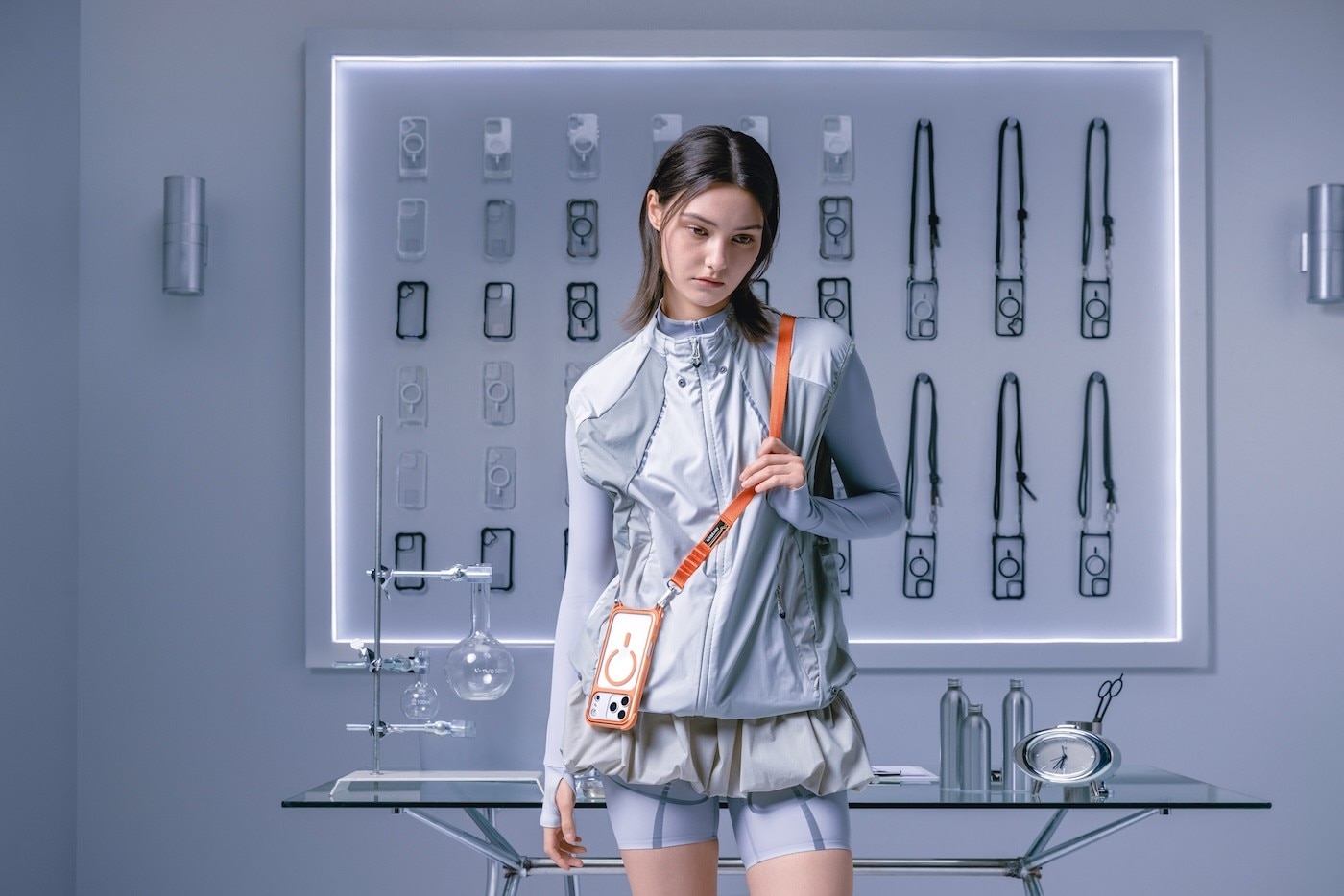 MAGEASY Odyssey Strap M 超軍規防摔掛繩手機殼 iPhone 17 系列 + 鏡頭保護貼Lenz 鈦合金 + Vetro 9H 鋼化玻璃保護膜