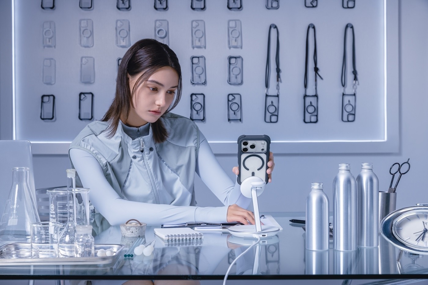 MAGEASY Odyssey Strap M 超軍規防摔掛繩手機殼 iPhone 17 系列 + 鏡頭保護貼Lenz 鈦合金 + Vetro 9H 鋼化玻璃保護膜