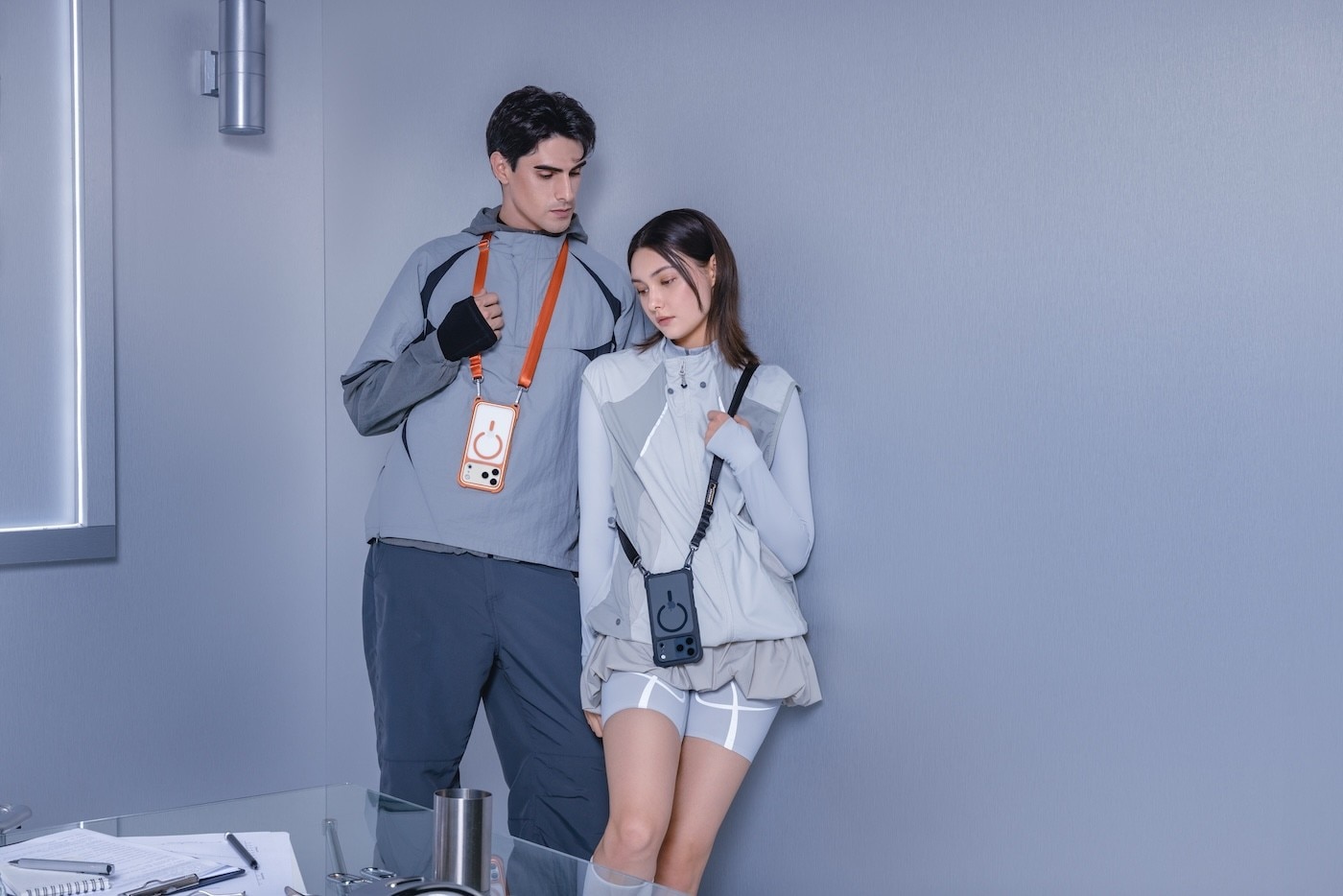 MAGEASY Odyssey Strap M 超軍規防摔掛繩手機殼 iPhone 17 系列 + 鏡頭保護貼Lenz 鈦合金 + Vetro 9H 鋼化玻璃保護膜