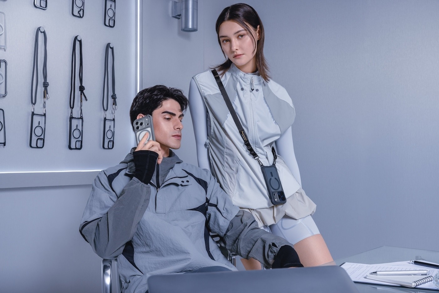 MAGEASY Odyssey Strap M 超軍規防摔掛繩手機殼 iPhone 17 系列 + 鏡頭保護貼Lenz 鈦合金 + Vetro 9H 鋼化玻璃保護膜