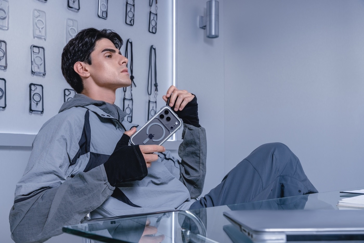 MAGEASY Odyssey Strap M 超軍規防摔掛繩手機殼 iPhone 17 系列 + 鏡頭保護貼Lenz 鈦合金 + Vetro 9H 鋼化玻璃保護膜