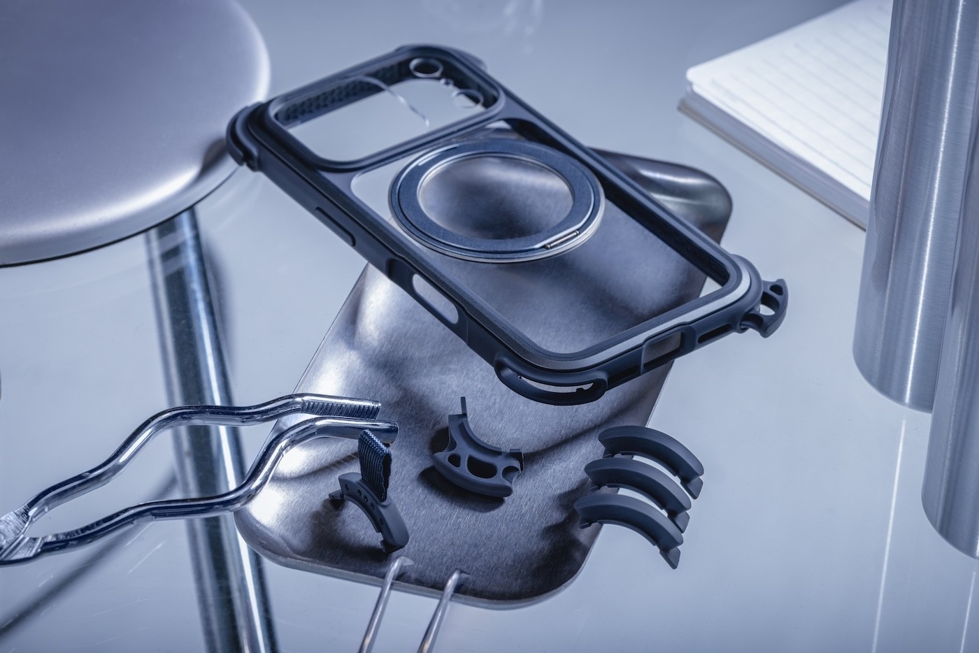 MAGEASY Odyssey Ultra M 終極防摔磁吸支架掛繩手機殼 iPhone 17 系列+ 鏡頭保護貼Lenz 鈦合金+ Vetro 9H 鋼化玻璃保護膜