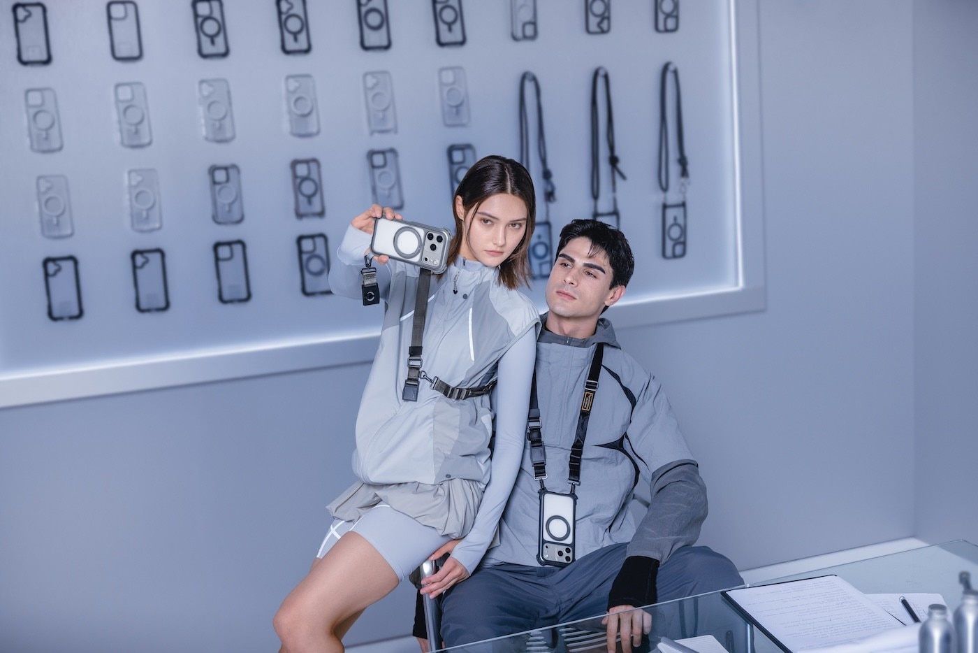 MAGEASY Odyssey Ultra M 終極防摔磁吸支架掛繩手機殼 iPhone 17 系列+ 鏡頭保護貼Lenz 鈦合金+ Vetro 9H 鋼化玻璃保護膜