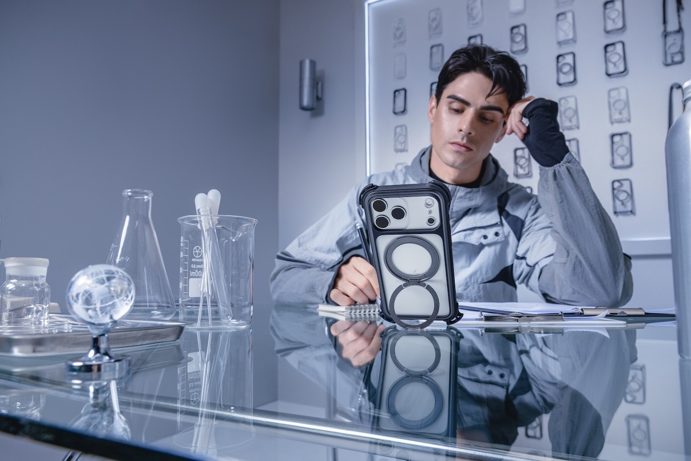 MAGEASY Odyssey Ultra M 終極防摔磁吸支架掛繩手機殼 iPhone 17 系列+ 鏡頭保護貼Lenz 鈦合金+ Vetro 9H 鋼化玻璃保護膜