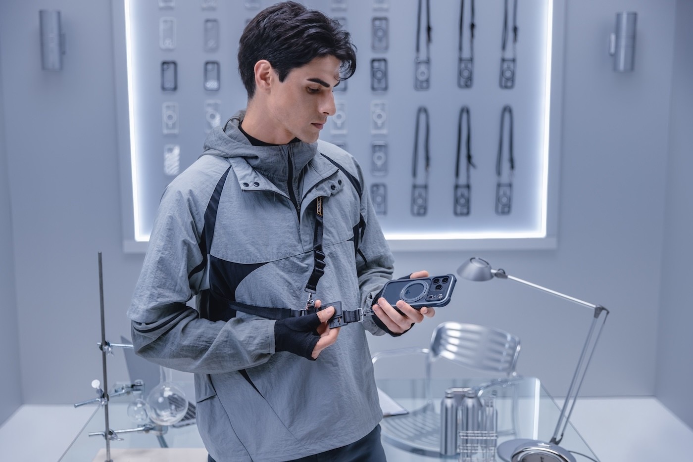 MAGEASY Odyssey Ultra M 終極防摔磁吸支架掛繩手機殼 iPhone 17 系列+ 鏡頭保護貼Lenz 鈦合金+ Vetro 9H 鋼化玻璃保護膜