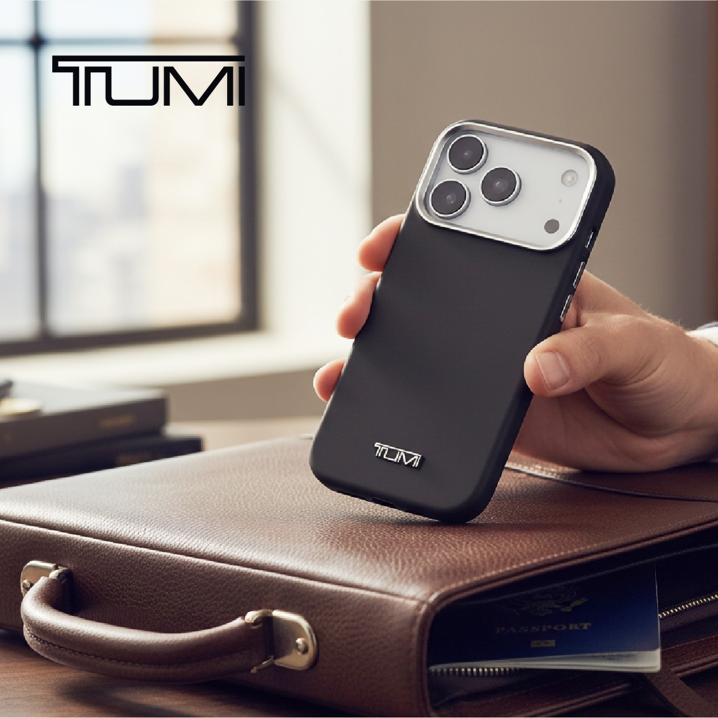 TUMI 光面真皮Magsafe 手機殼