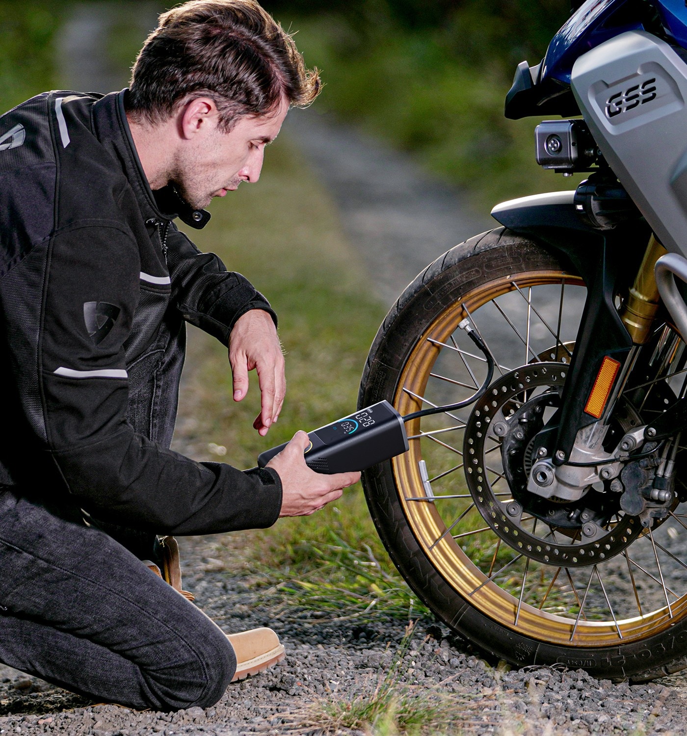 Fanttik S200 APEX 多功能無線打氣機 機車用途