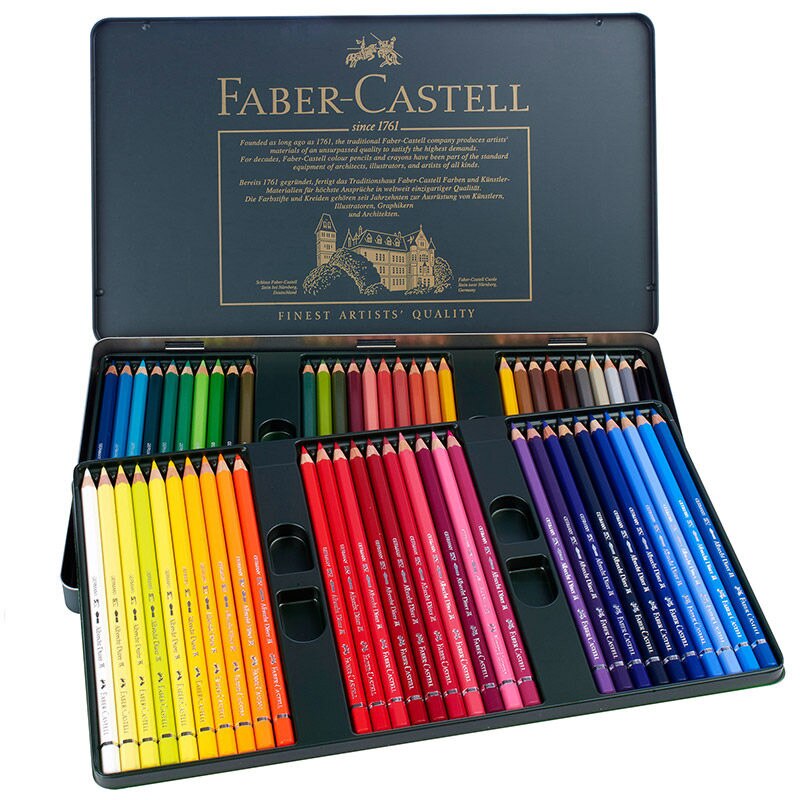 Faber-Castell 輝柏藝術家水彩色鉛筆 60 色兼具水彩與色鉛筆功能,擁有水彩的渲染效果。特粗筆芯採用高純度天然礦石粉及植物,筆芯抗壓力高,採用專業SV製筆技術,無論是作畫或不慎掉落到地面上皆不易斷裂。