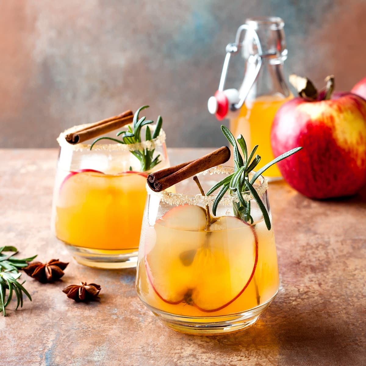 美國Tree Top 樹頂蘋果汁新鮮好喝，適合搭配各種飲品，製作雞尾酒或氣泡飲等，夏天冰鎮過後風味更佳。