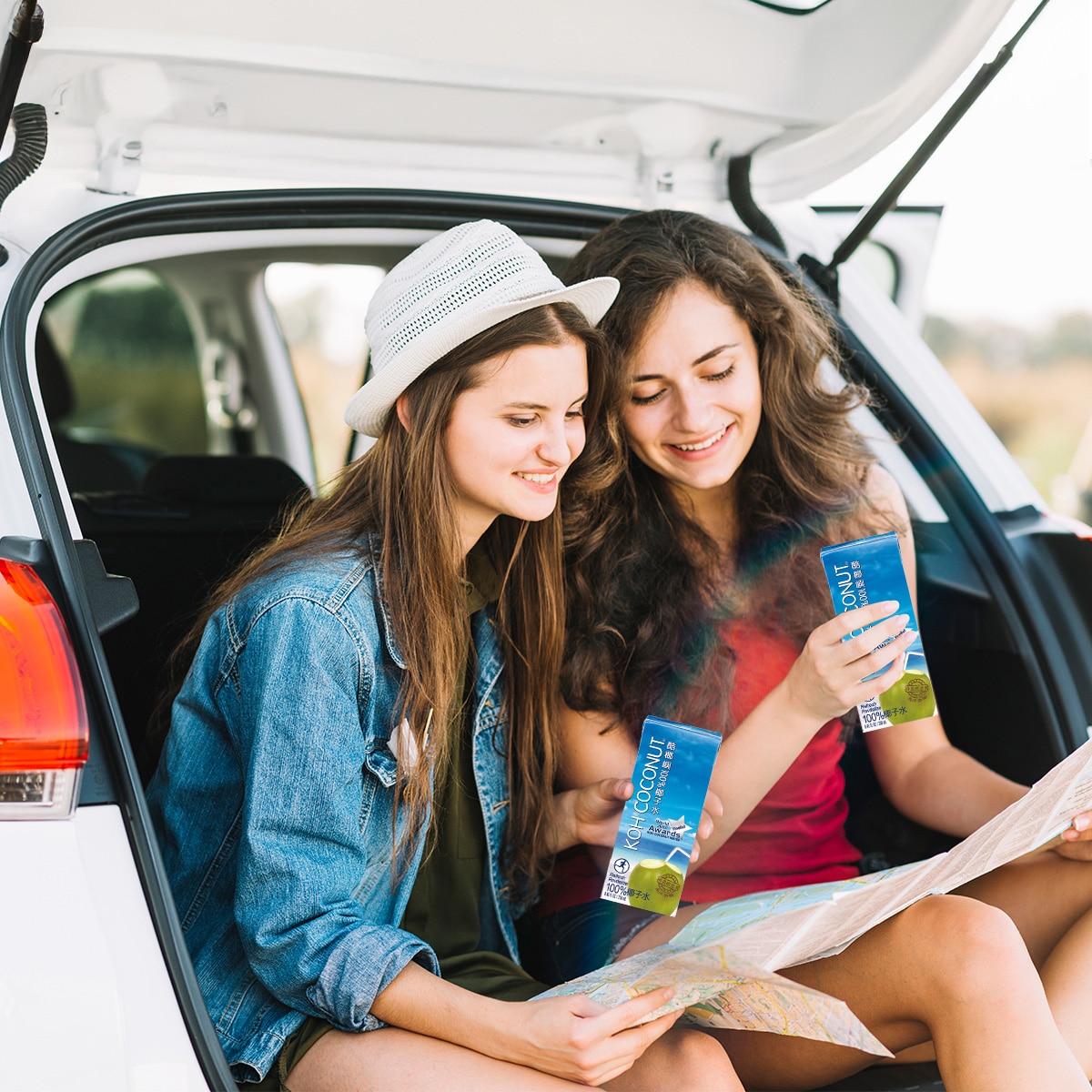 Koh 酷椰嶼100%椰子水隨身包，輕巧好帶走！無論出遊、郊外還是拍美照，一包在手，清涼隨時開喝～ 0脂肪又天然，補水解渴、一起分享超chill！