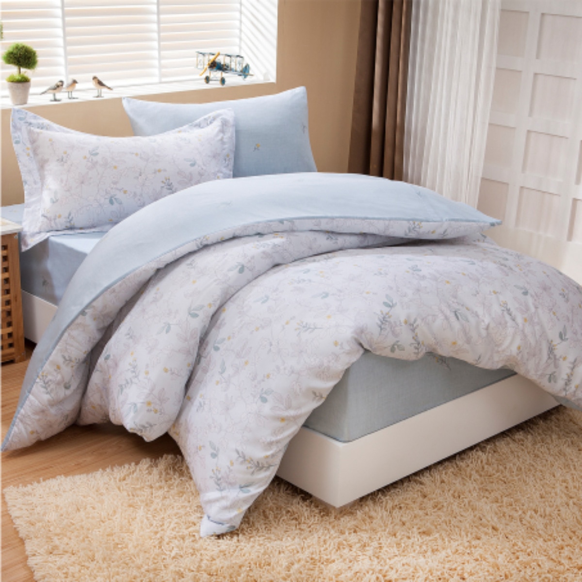 CASA 親膚床包被套枕套採用萊賽爾天然木漿纖維所製成的床包、被套、枕套等床上用品，天然親膚性佳，如絲般光澤精美手工縫製。