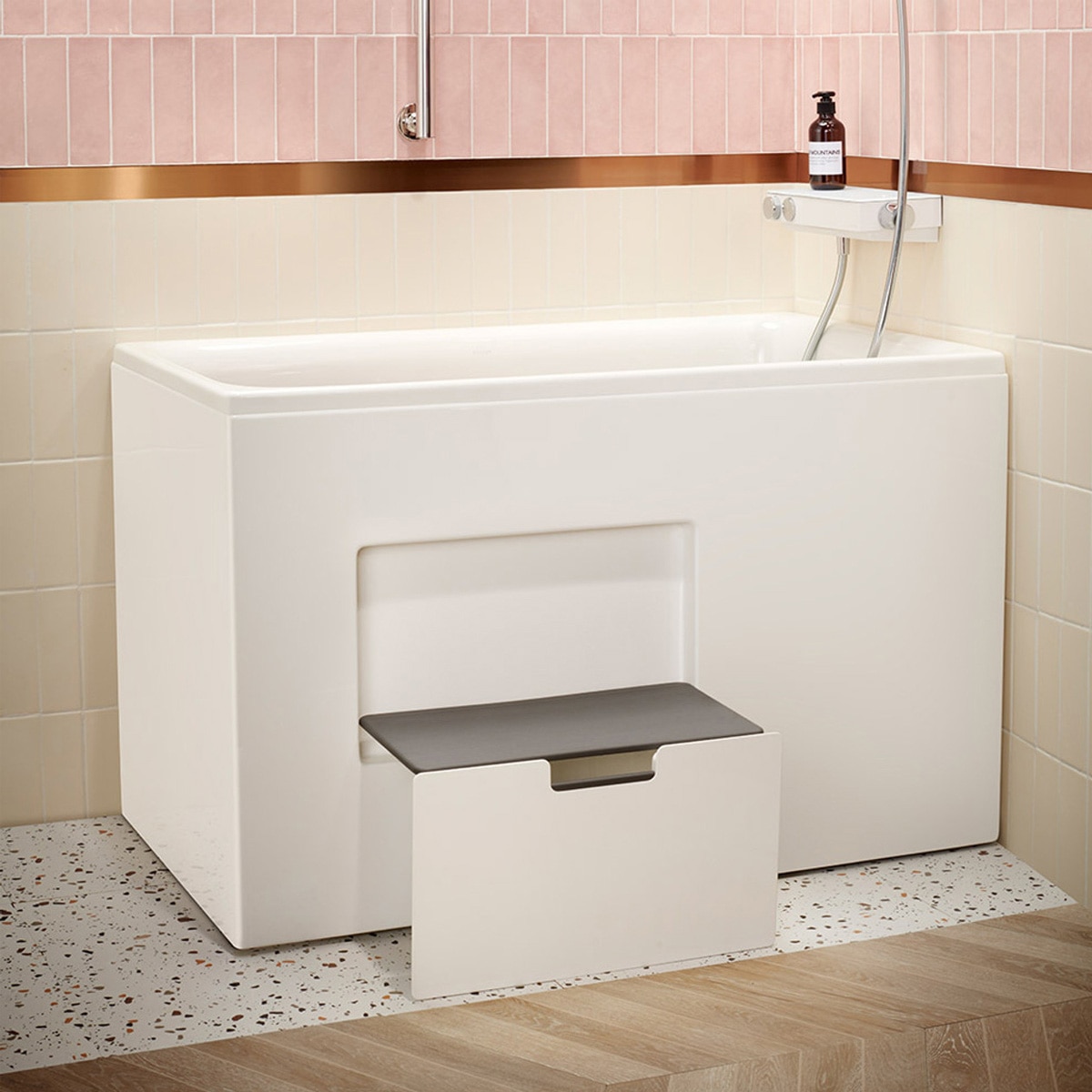 
                            KOHLER浴缸，選用進口優質板材，品質優異，長保細膩光澤，優質板材，持久光澤細膩，性能表現卓越。 