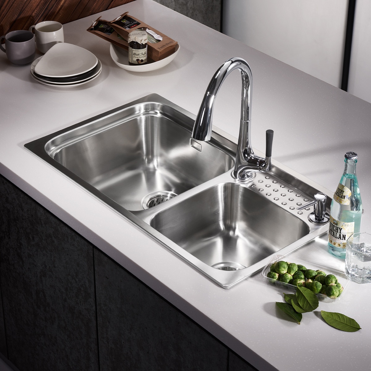 KOHLER廚房水槽及龍頭系列，打造材質與工藝上的安全可靠！貼心的細節設計，讓操作更輕鬆，清潔更便捷省力。
