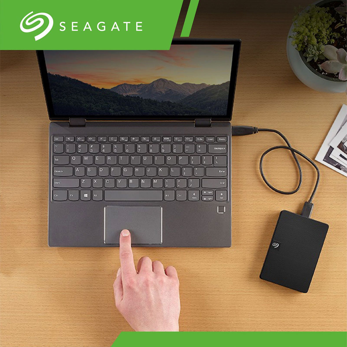 希捷 Seagate 輕鬆一鍵備份，可依需求安排每小時、每天、每週或每月自動備份檔案，個人美學、實用機能一次擁有。