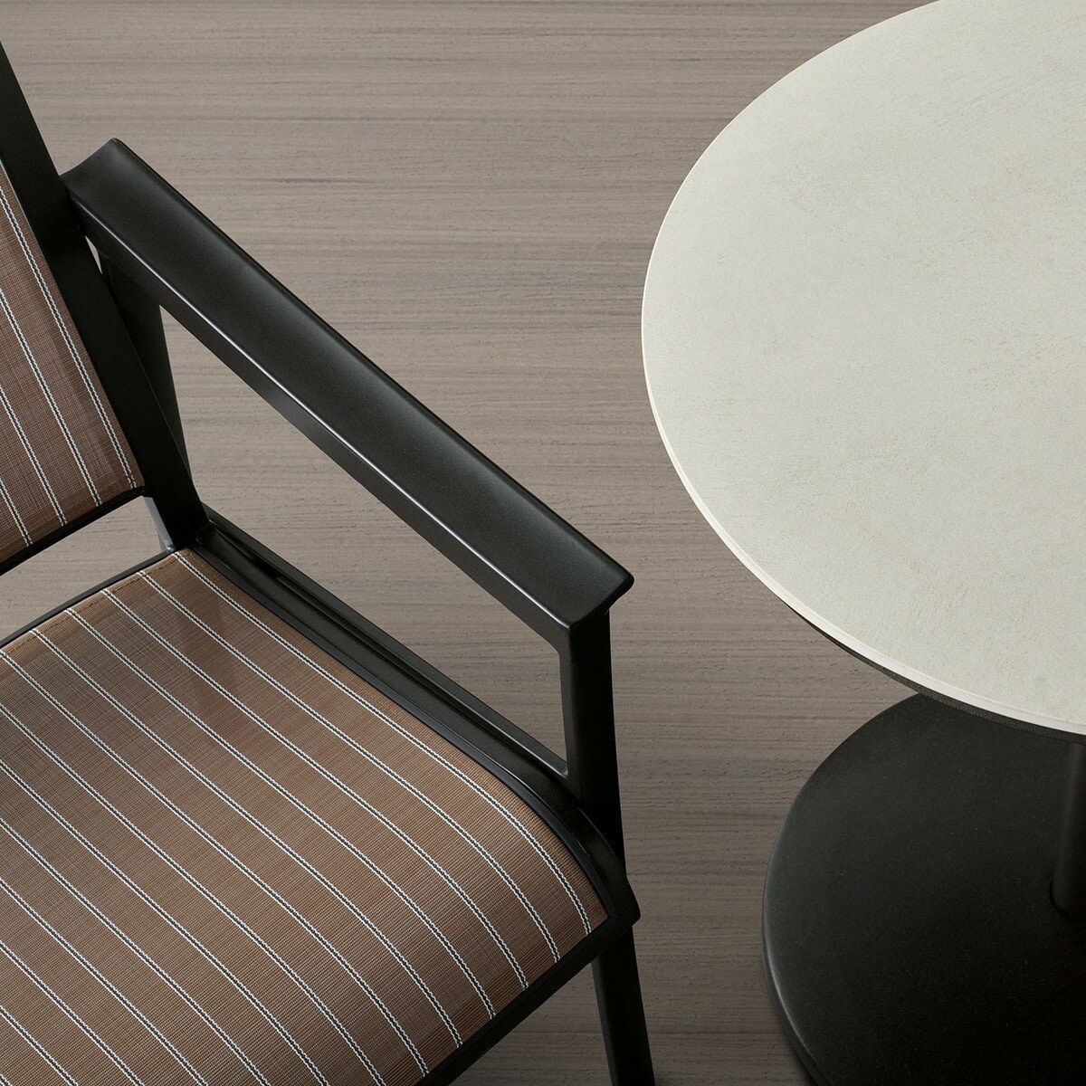 AGIO Stinsley 戶外桌椅三件組