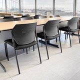 Musical Chairs Impressa 腳塞型訪客椅 灰