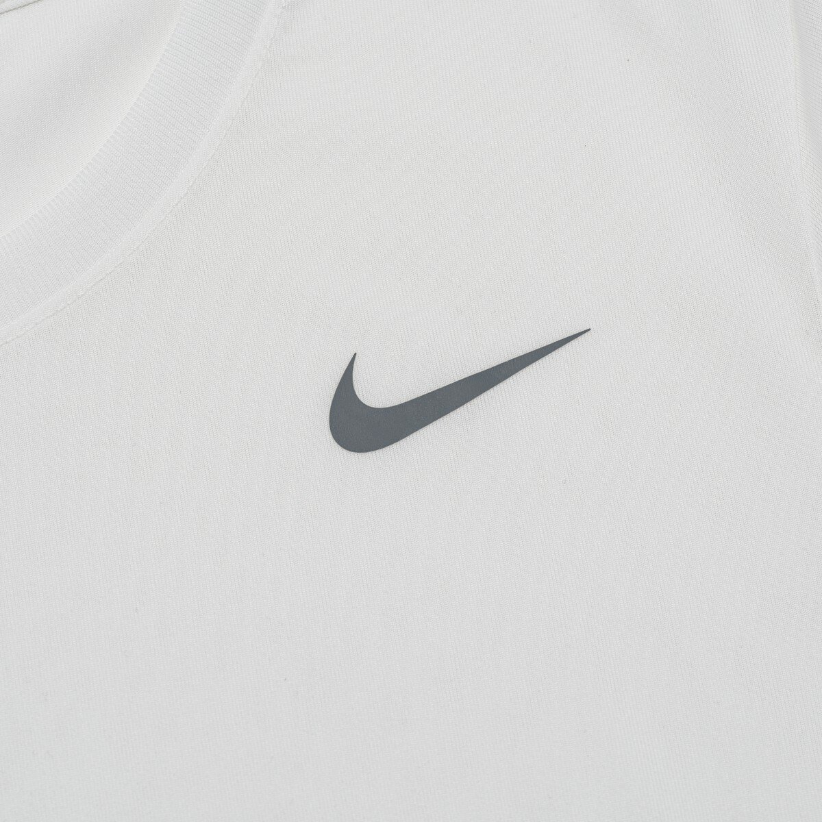 Nike 女圓領短袖上衣 白 Nike 女圓領短袖上衣 白