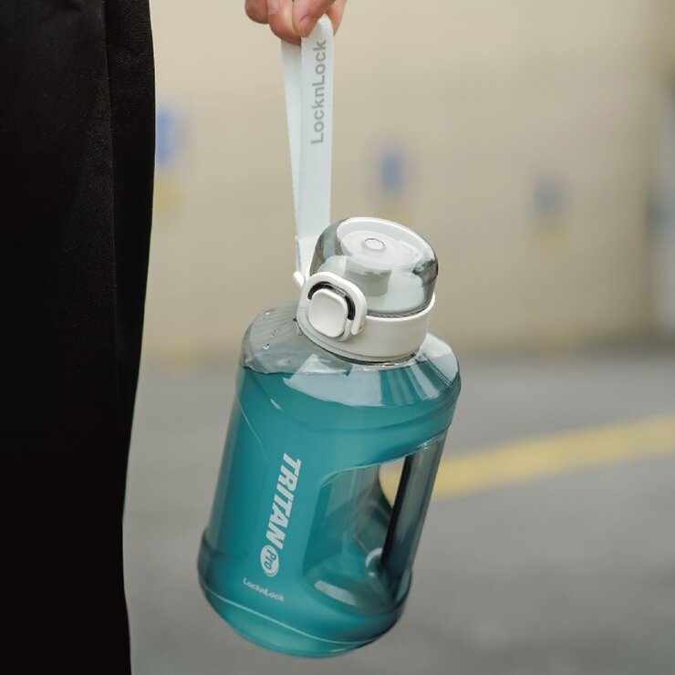 樂扣樂扣 Tritan 大容量彈蓋提帶冷水壺 2.2公升 白