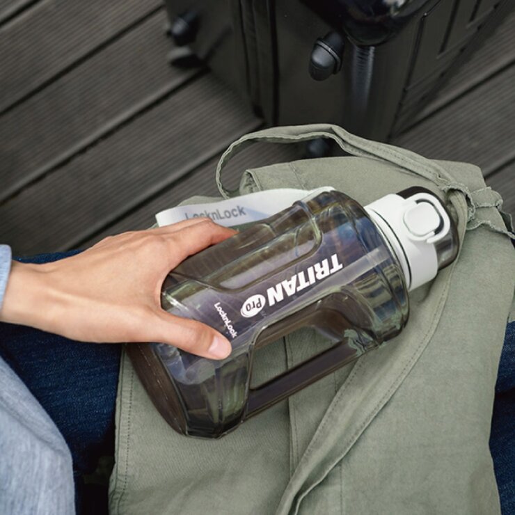 樂扣樂扣 Tritan 大容量彈蓋提帶冷水壺 2.2公升 白