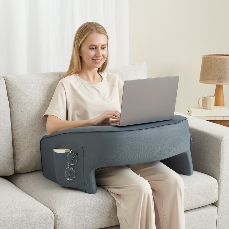 Casual Living 膝上桌枕