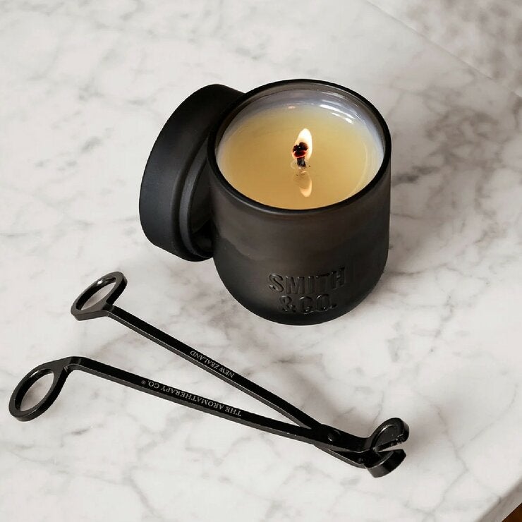 SMITH & CO. 香氛蠟燭 250公克 菸草與雪松木 SMITH & CO. 香氛蠟燭 250公克 菸草與雪松木