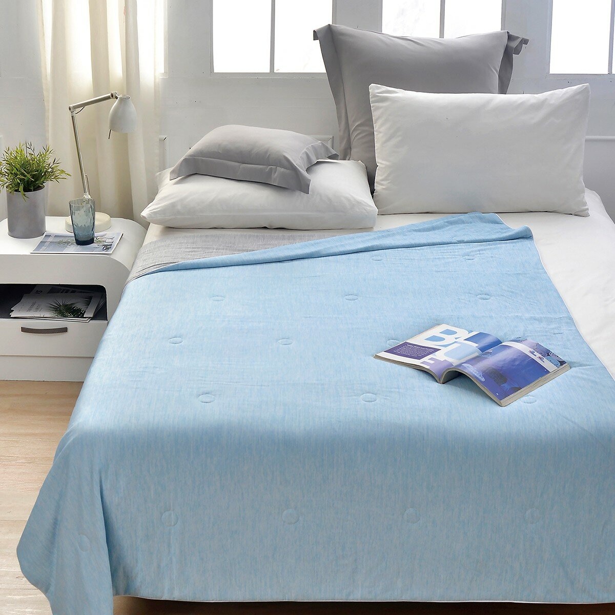 La Belle 素色涼感被 150公分 X 200公分 水藍 La Belle 素色涼感被 150公分 X 200公分 水藍