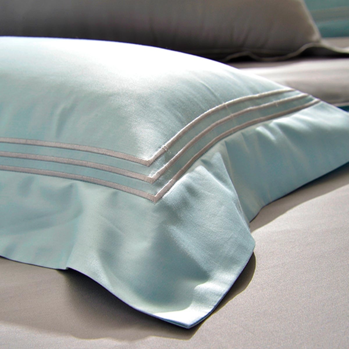 La Belle 雙人加大300織純棉刺繡被套床包 4件組 180公分 X 186公分 寧靜藍