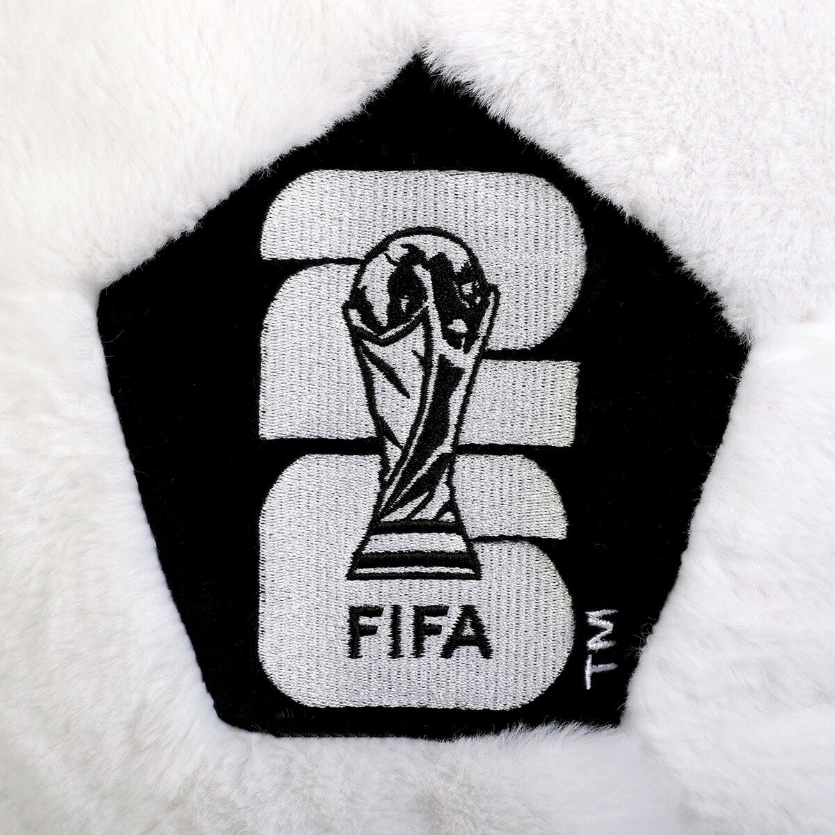 FIFA 足球造型抱枕 周長 124.4公分 黑色