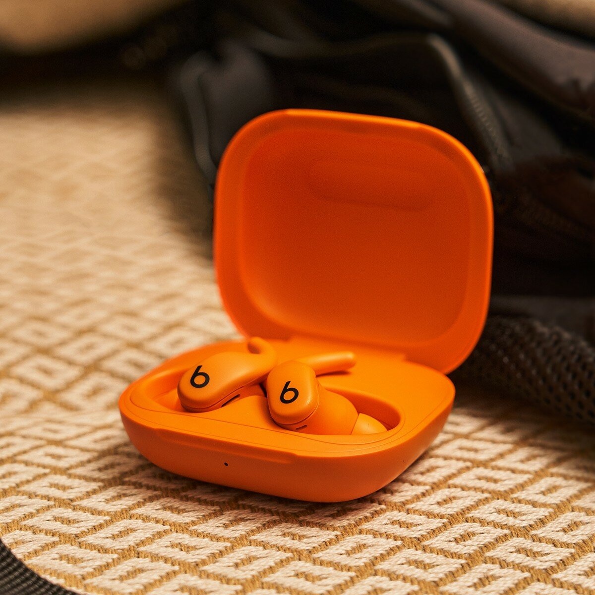 Powerbeats Fit 穩固貼合的無線入耳式運動耳機 電光橘