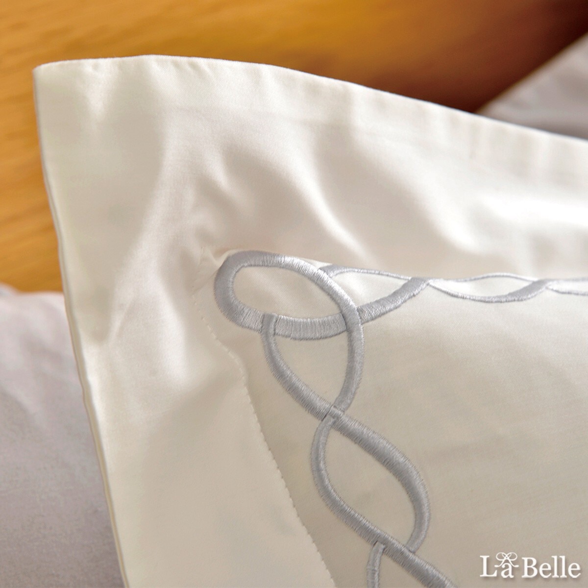La Belle 雙人 300織純棉刺繡被套床包 4件組 150公分 X 186公分 白